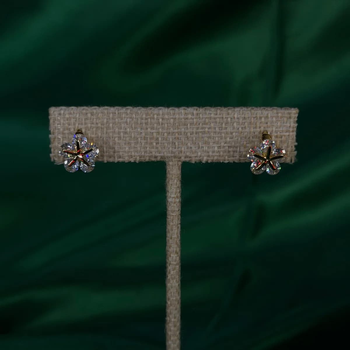 Arracadas con Flor de Chapa de Oro 18k
