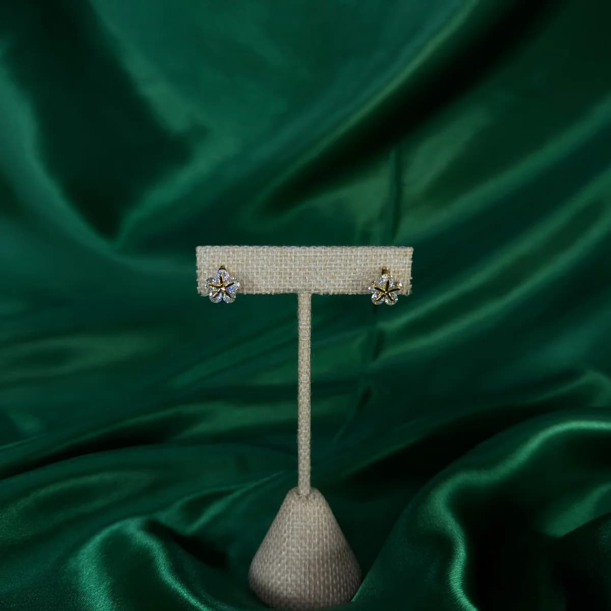 Arracadas con Flor de Chapa de Oro 18k — vista 2