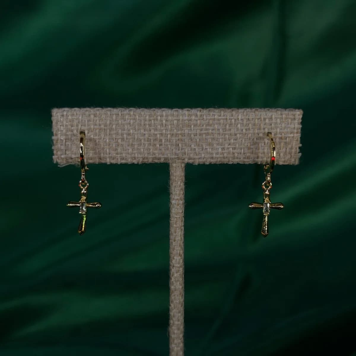 Aretes Largos con Cruz de Chapa de Oro 18k