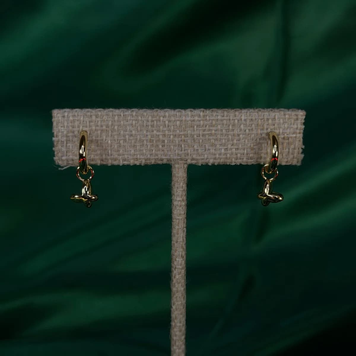 Aretes Largos con Figura de Chapa de Oro 18k