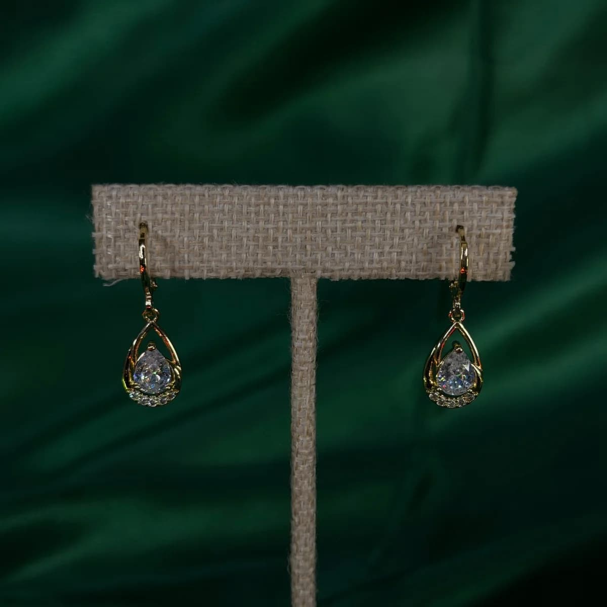 Aretes Largos de Gota en Chapa de Oro 18k