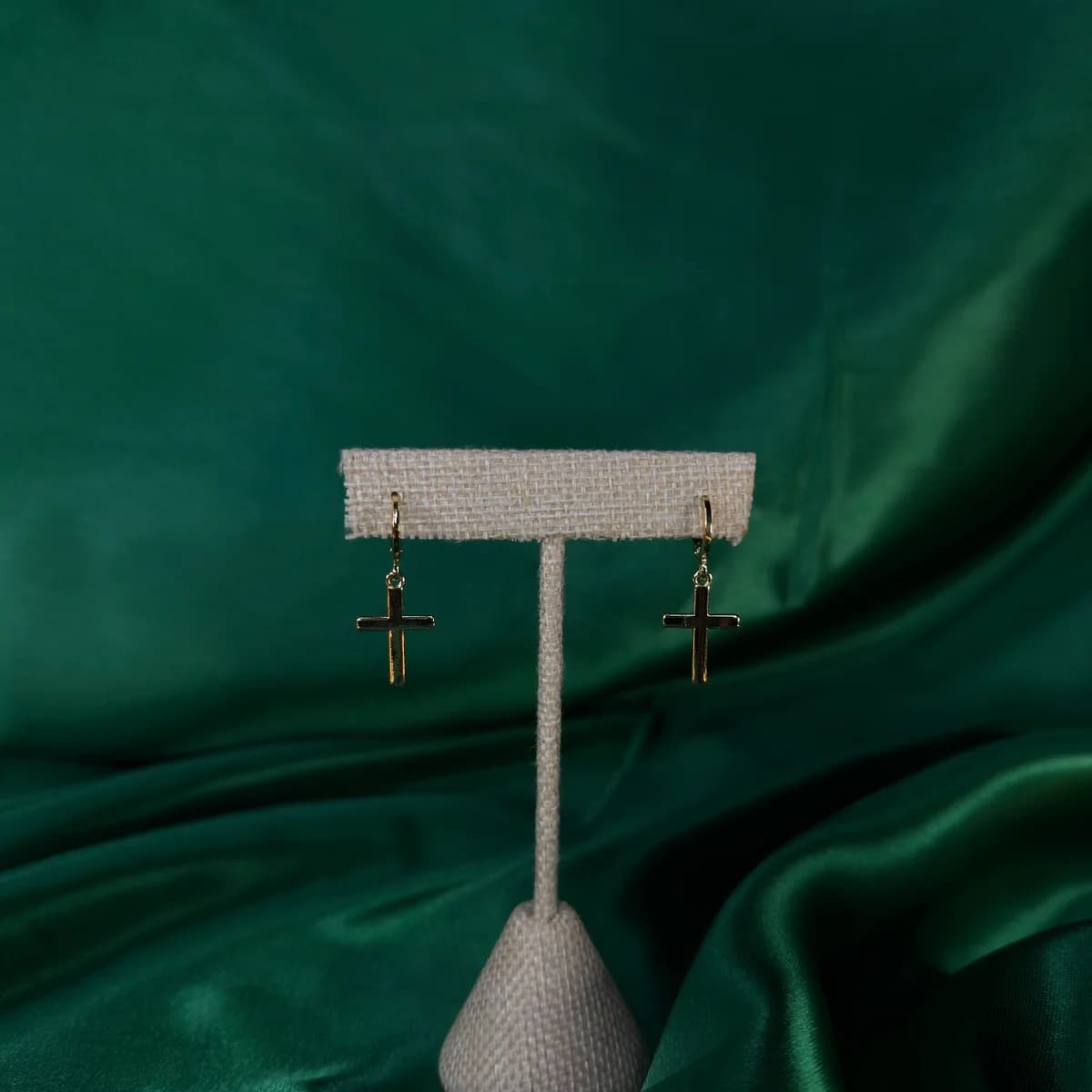 Aretes Largos con Cruz en Chapa de Oro 18k — vista 3