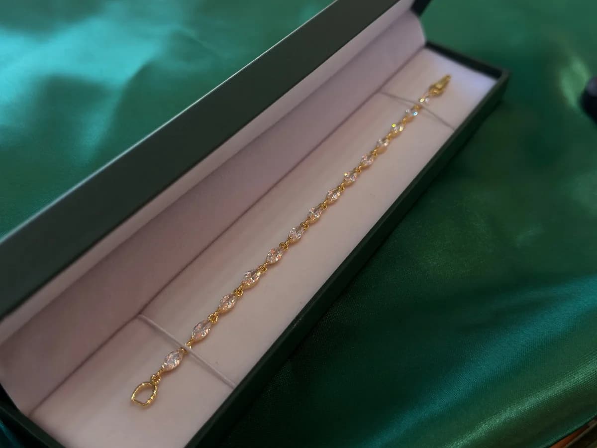 Pulsera Delicada con Detalle Oval en Chapa de Oro 18k