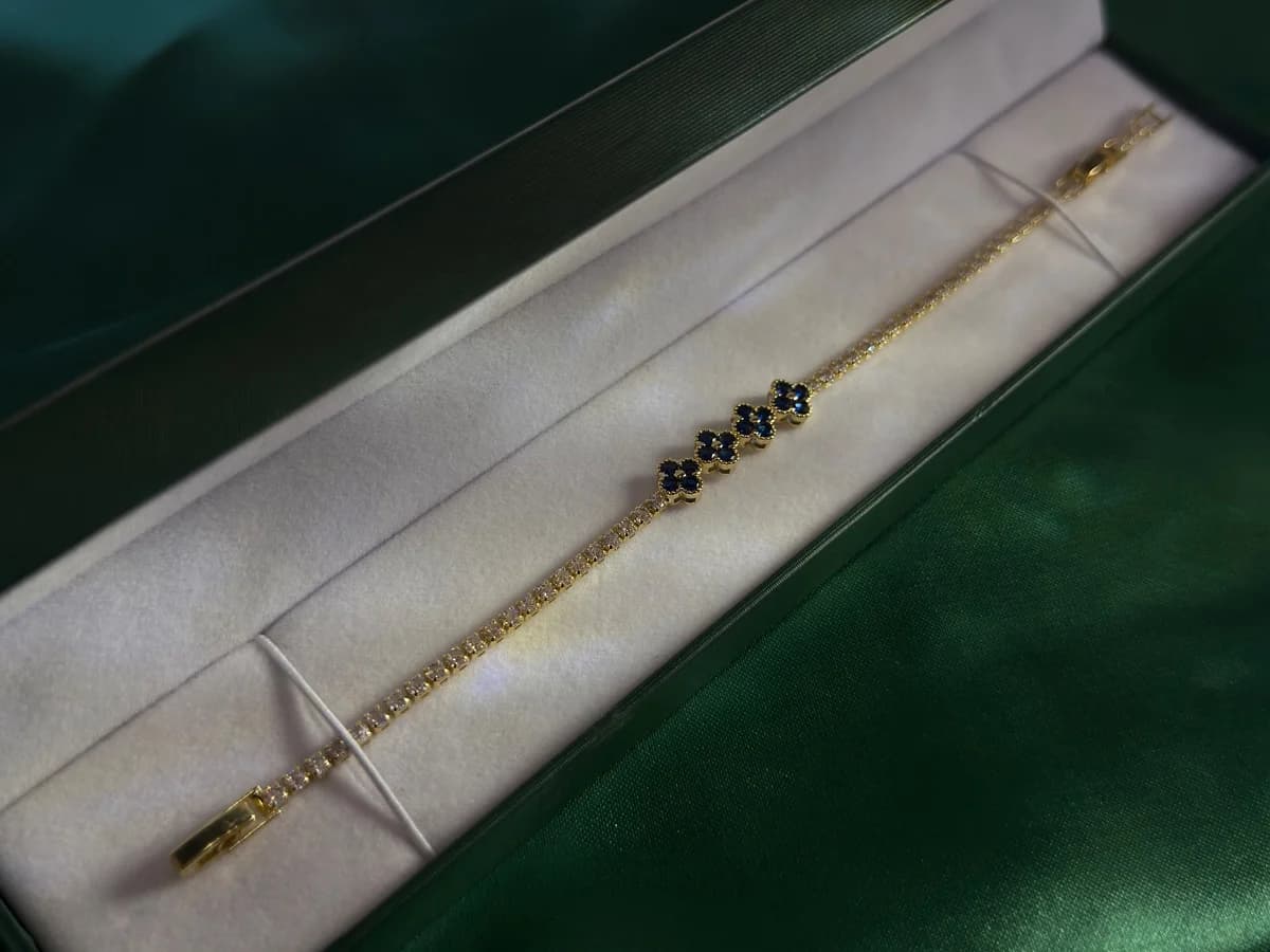 Pulsera de Chapa de Oro 18k con Encantadores Florales — vista 3