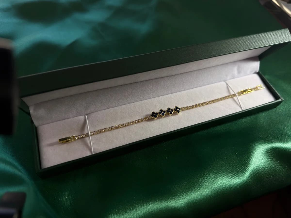 Pulsera de Chapa de Oro 18k con Encantadores Florales — vista 4