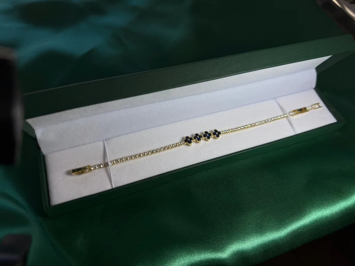 Pulsera de Chapa de Oro 18k con Encantadores Florales — vista 6