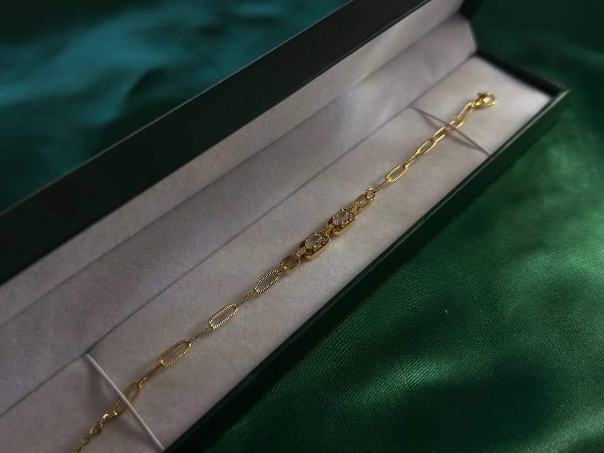 Pulsera Elegante de Eslabones Largos y Cristal — vista 3