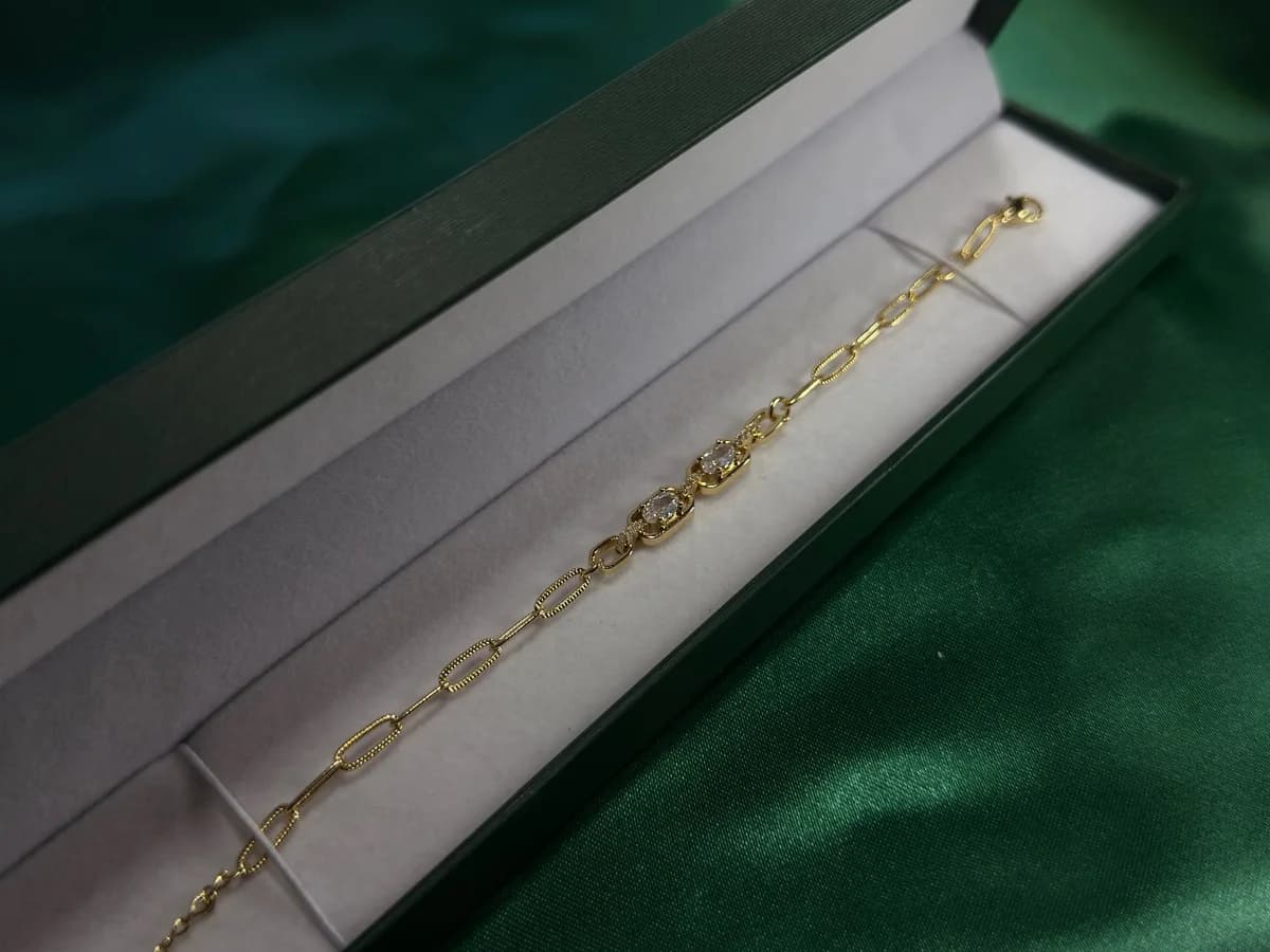 Pulsera Elegante de Eslabones Largos y Cristal — vista 4