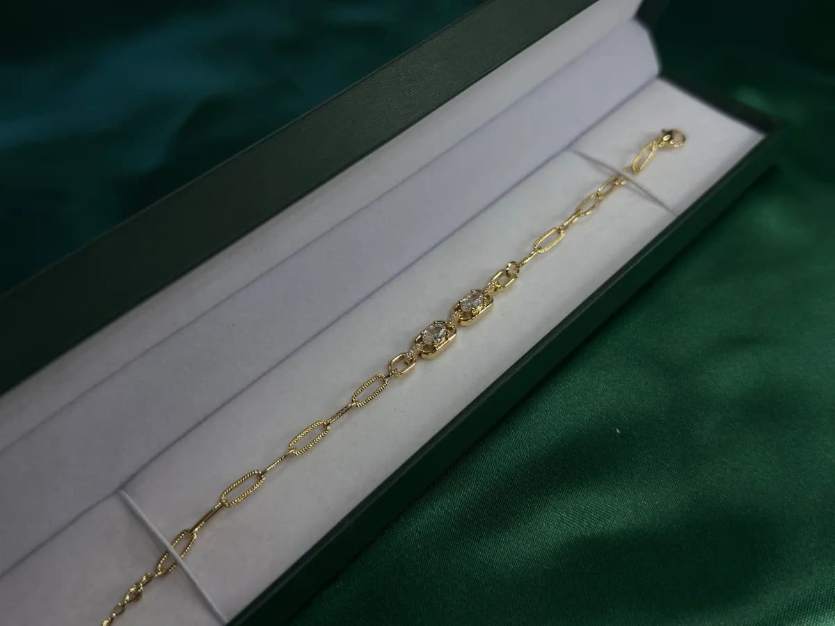 Pulsera Elegante de Eslabones Largos y Cristal — vista 5