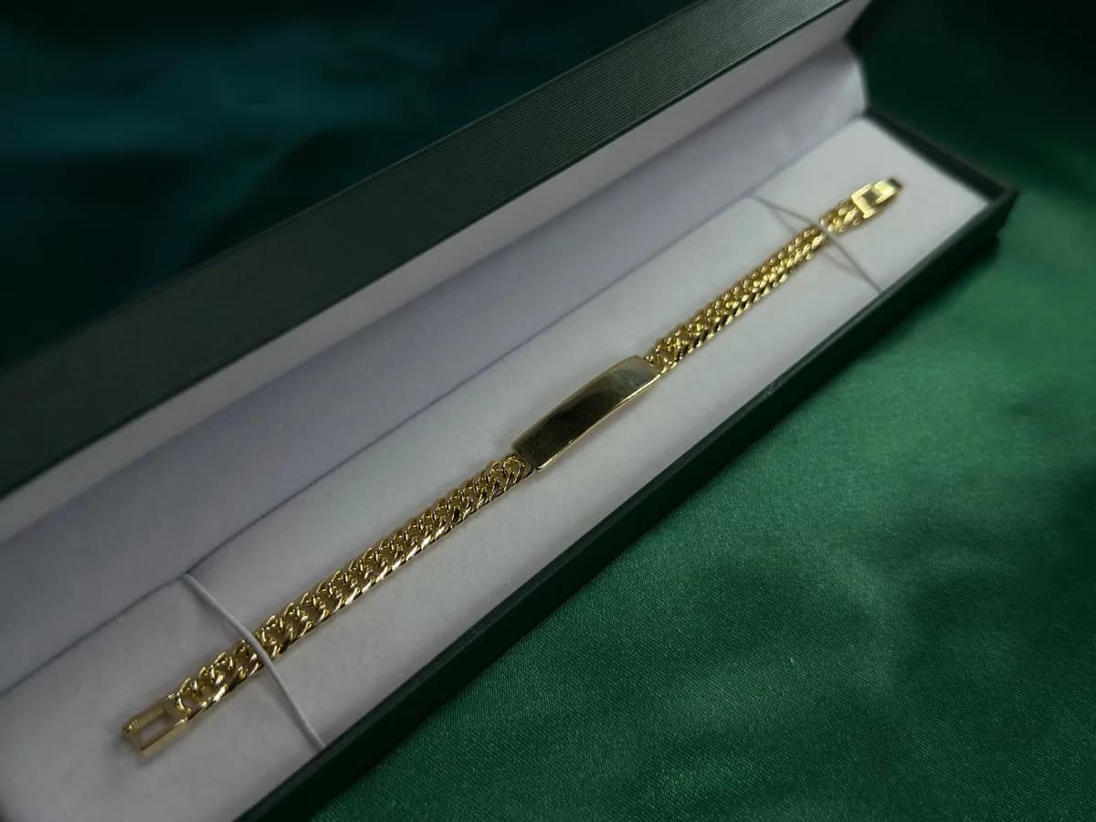 Pulsera Tipo Curb Dorada con Placa en Chapa de Oro 18k — vista 2