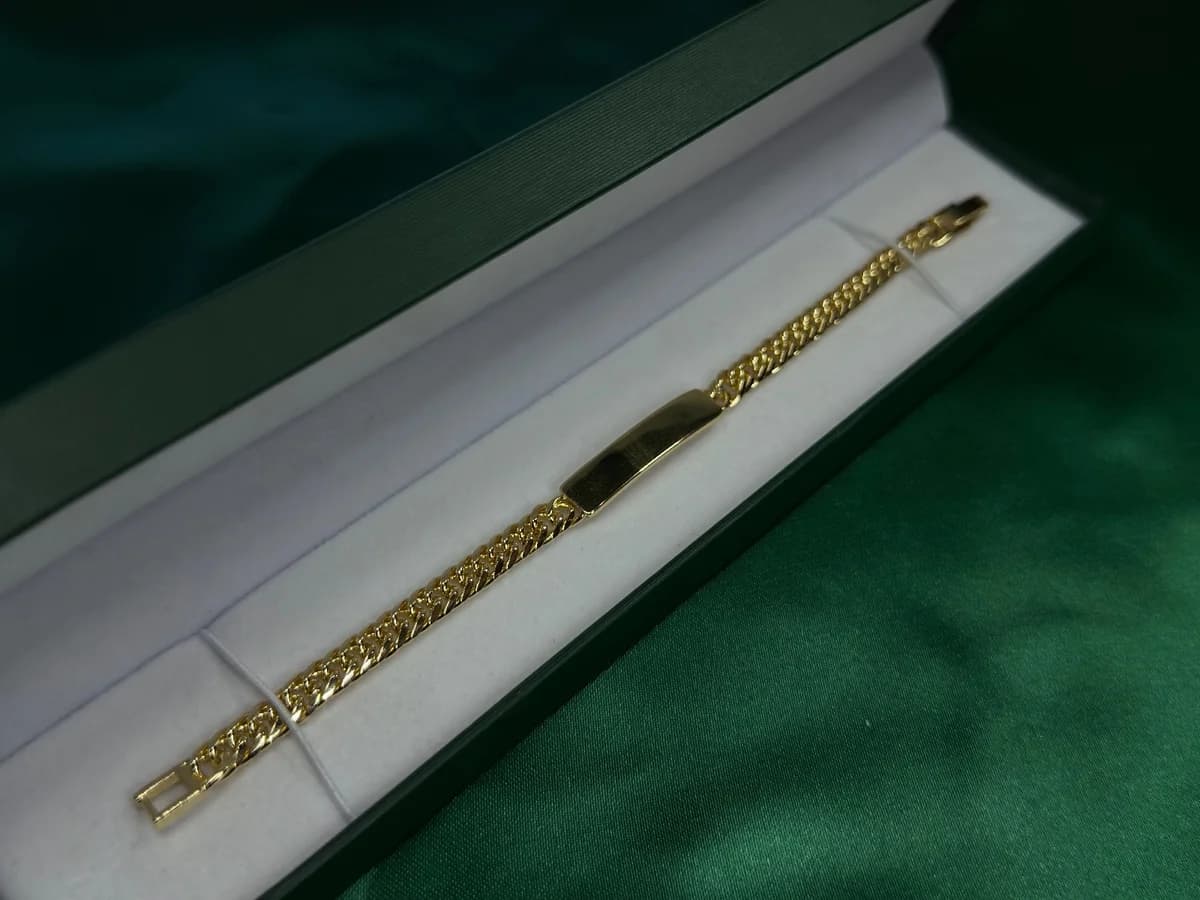 Pulsera Tipo Curb Dorada con Placa en Chapa de Oro 18k — vista 3