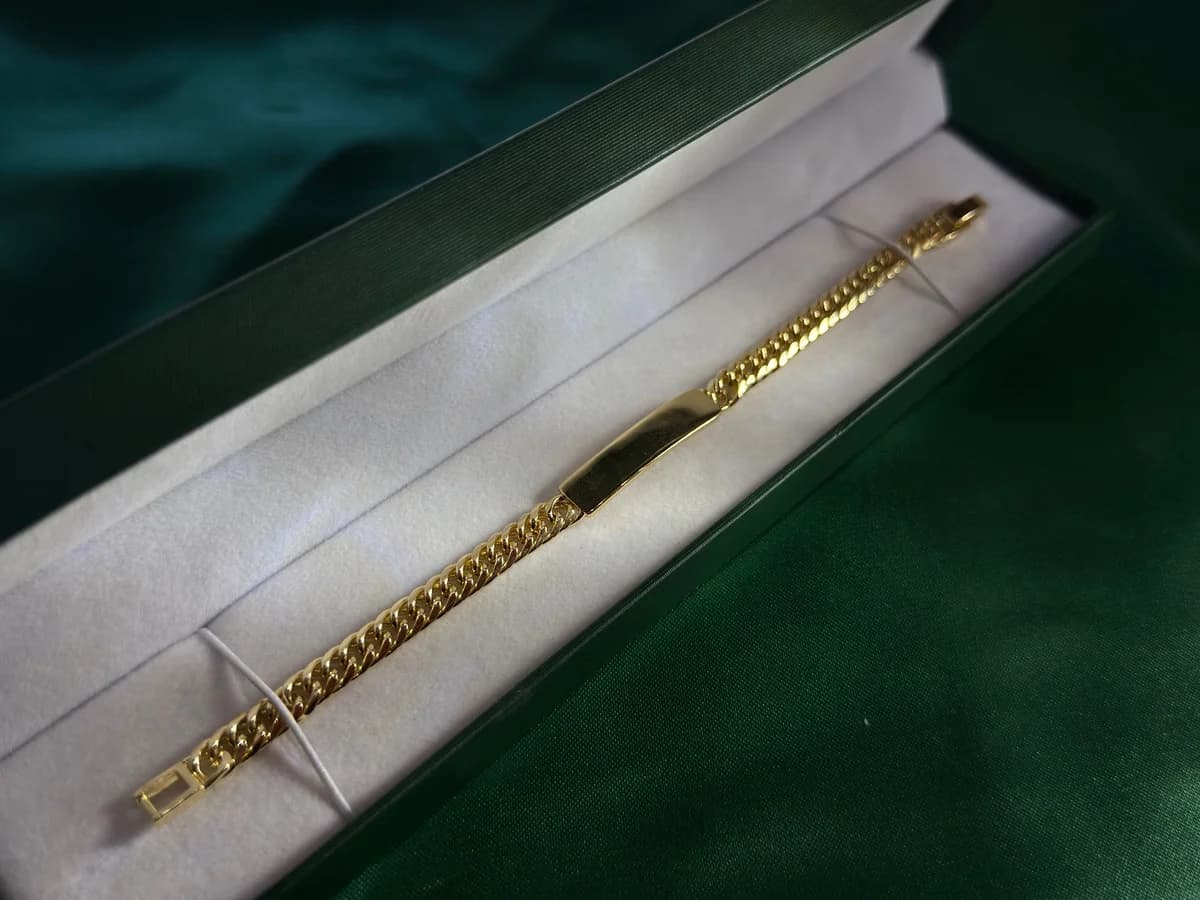 Pulsera Tipo Curb Dorada con Placa en Chapa de Oro 18k — vista 4