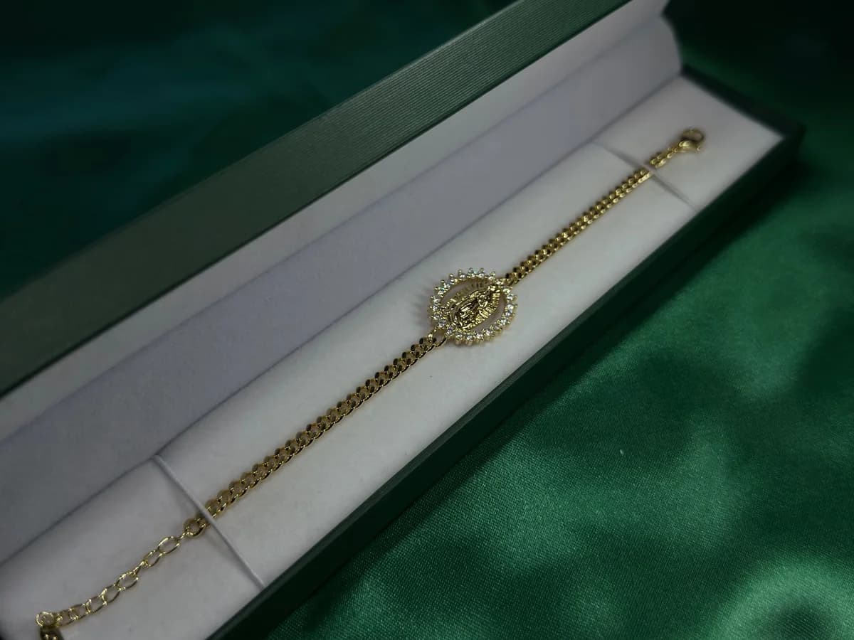 Pulsera Ovalada con Biselado Brillante en Chapa de Oro 18k