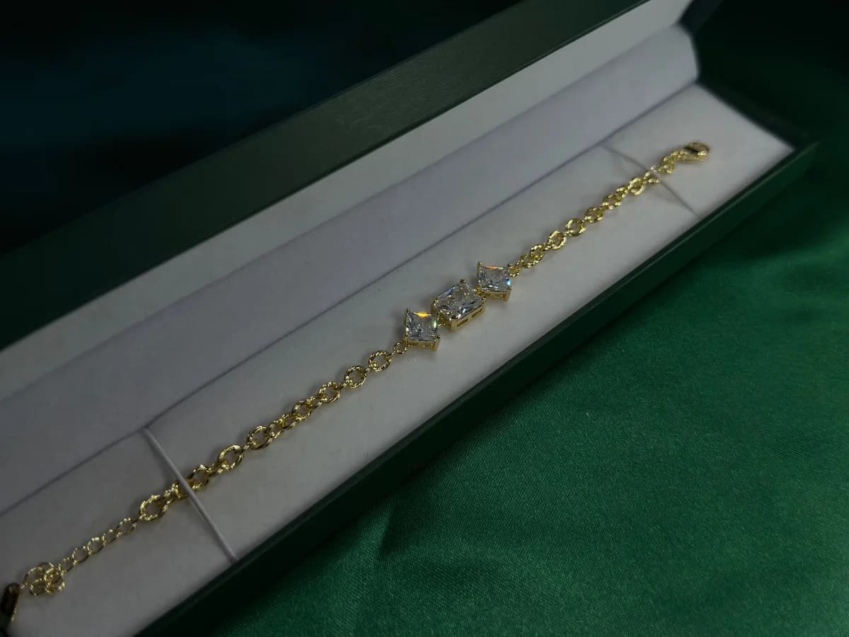 Pulsera Mariposa Colgante en Chapa de Oro 18k — vista 2