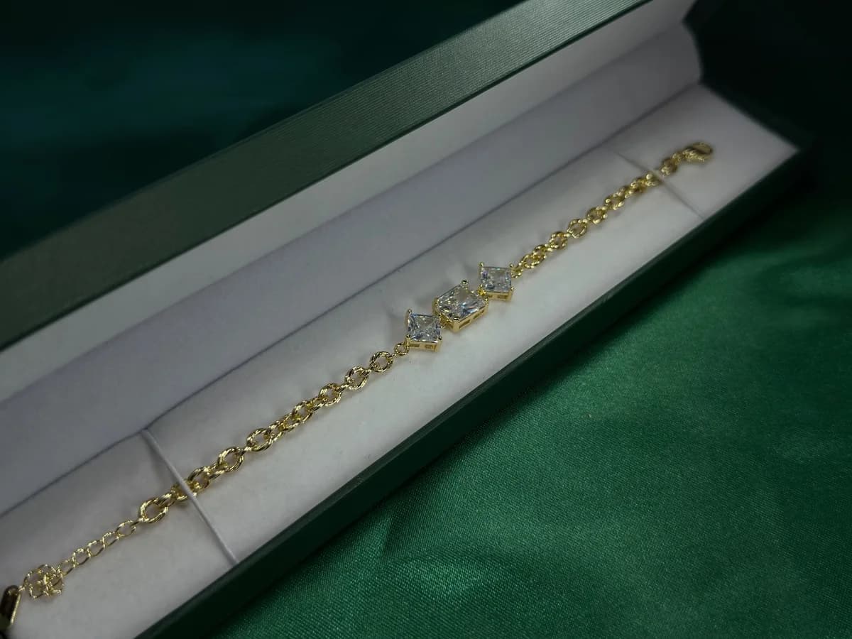 Pulsera Mariposa Colgante en Chapa de Oro 18k — vista 3