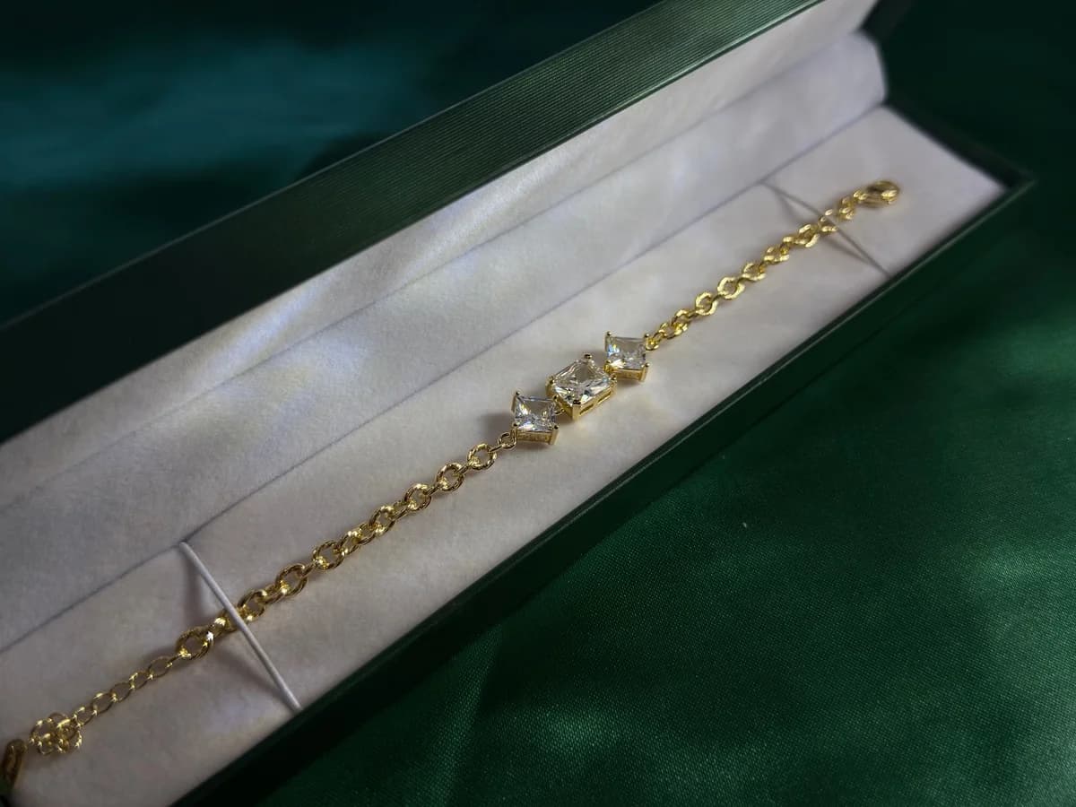 Pulsera Mariposa Colgante en Chapa de Oro 18k — vista 4