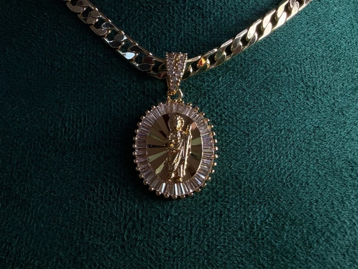 Dije San Judas Radiante Chapa de Oro 18k — vista 3