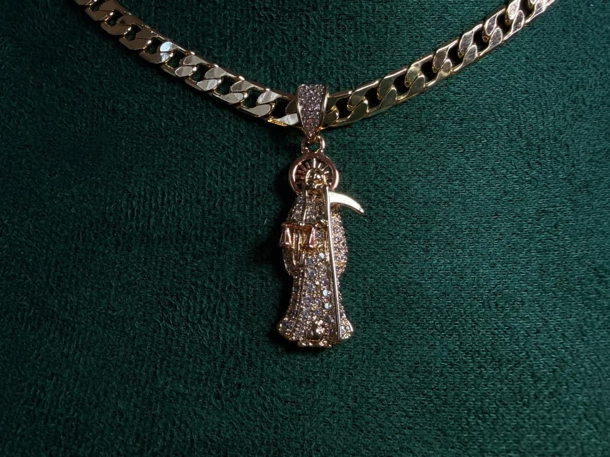 Dije Santa Muerte Chapa de Oro 18k con Cristales — vista 2