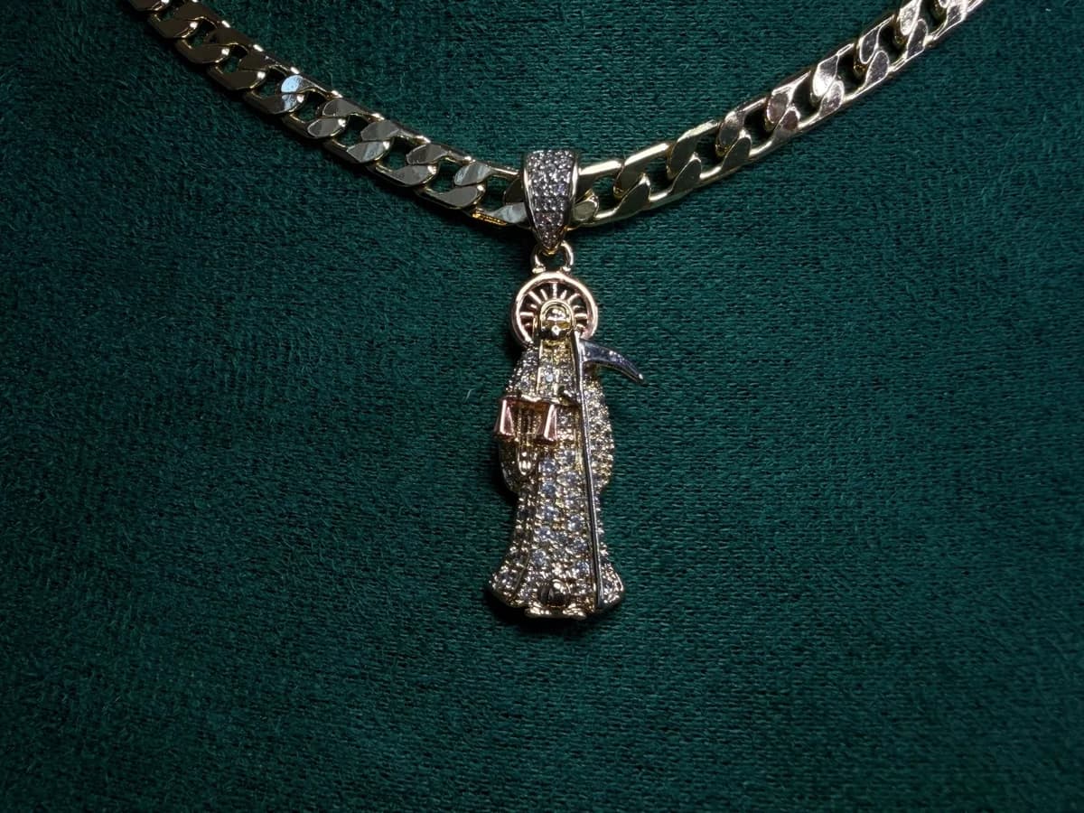 Dije Santa Muerte Chapa de Oro 18k con Cristales — vista 5