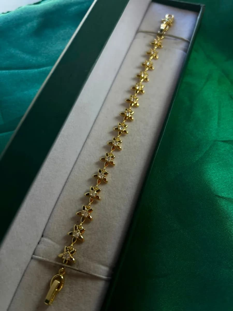 Pulsera de Flores Estrella Llamativa en Chapa de Oro 18k