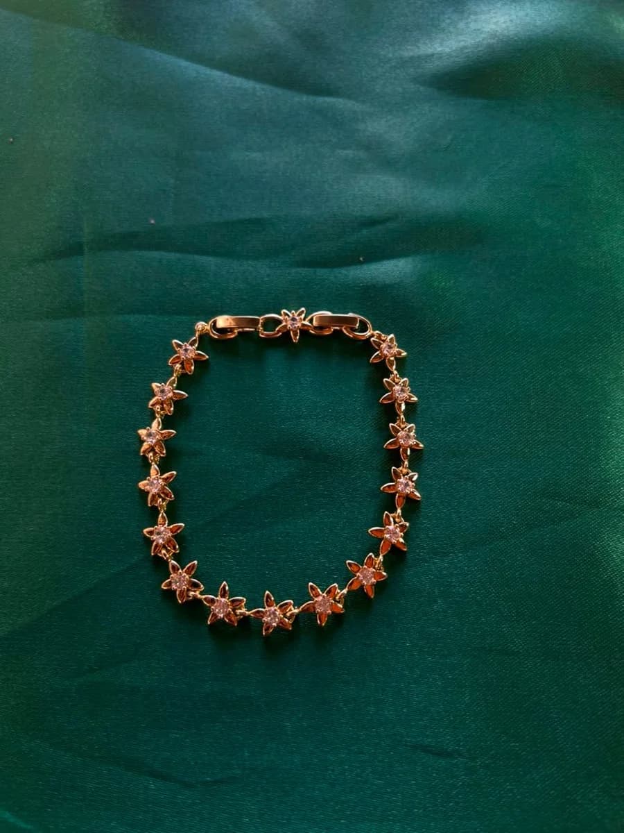 Pulsera de Flores Estrella Llamativa en Chapa de Oro 18k — vista 3