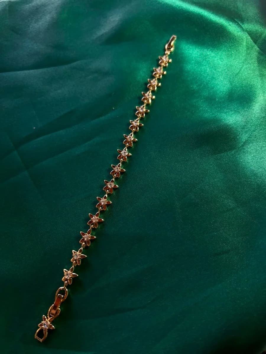Pulsera de Flores Estrella Llamativa en Chapa de Oro 18k — vista 4