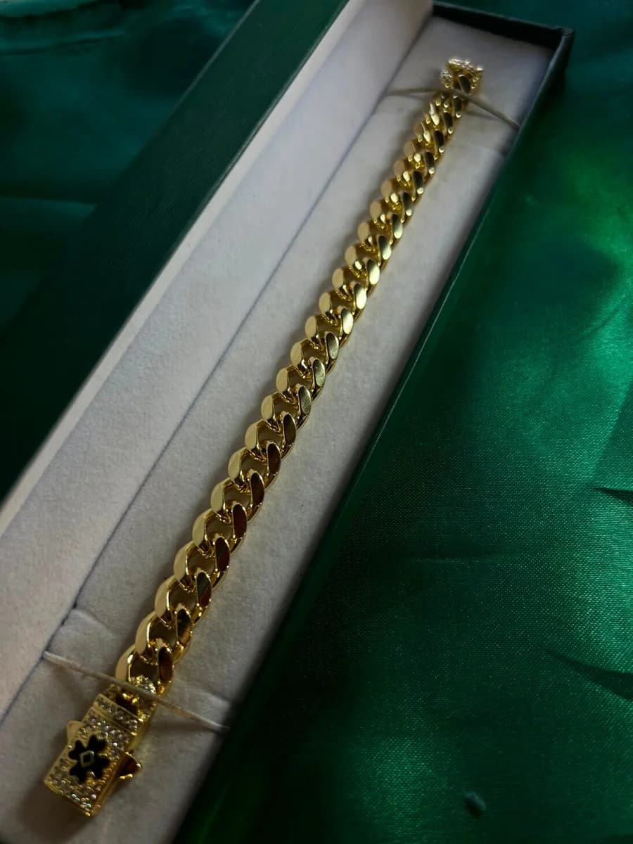 Pulsera Cubana con Broche Estilo Monaco en Chapa de Oro 18k