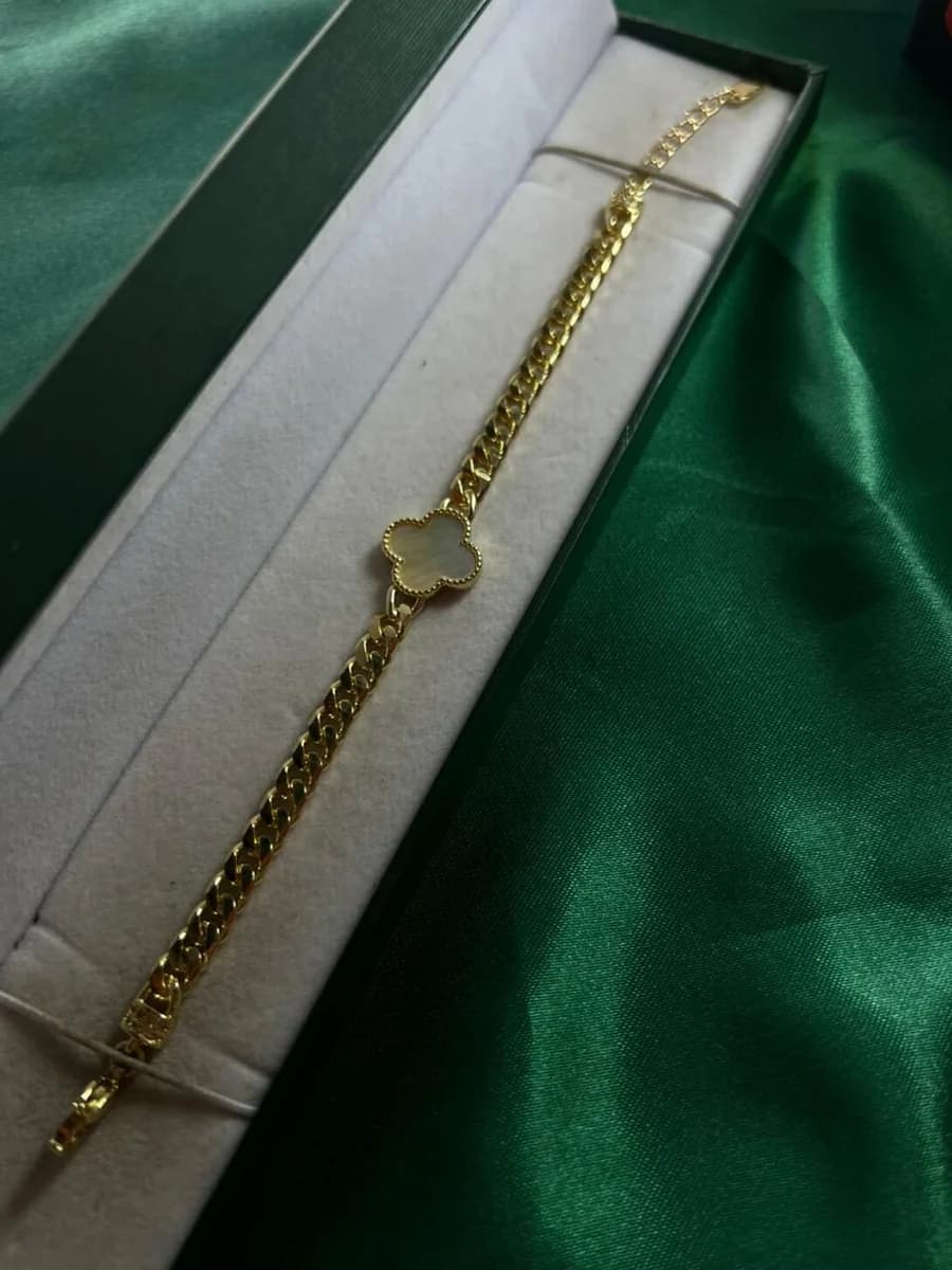 Pulsera Trebol con Eslabon en Chapa de Oro 18k