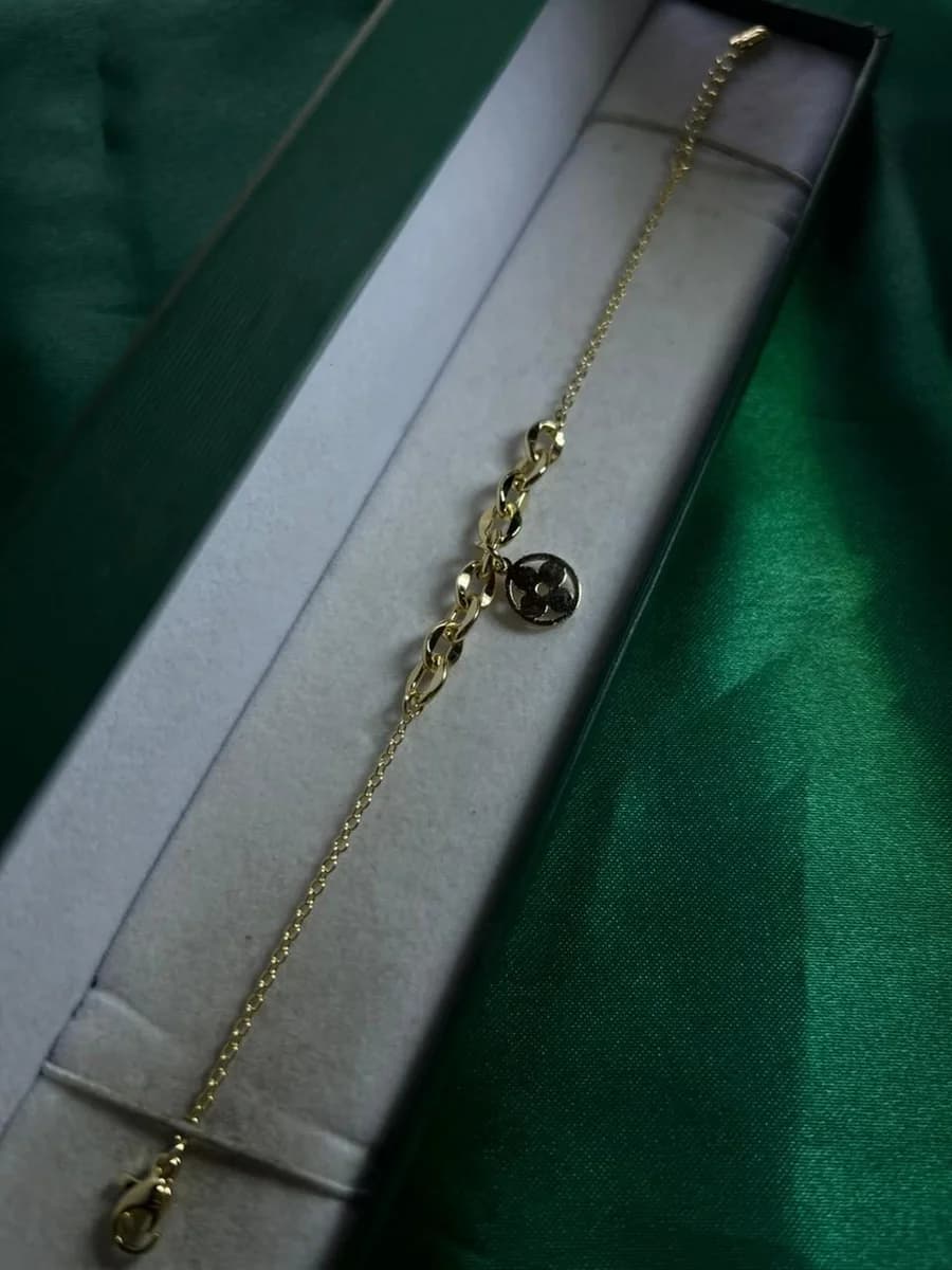 Pulsera eslabon y rueda trebol en Chapa de Oro