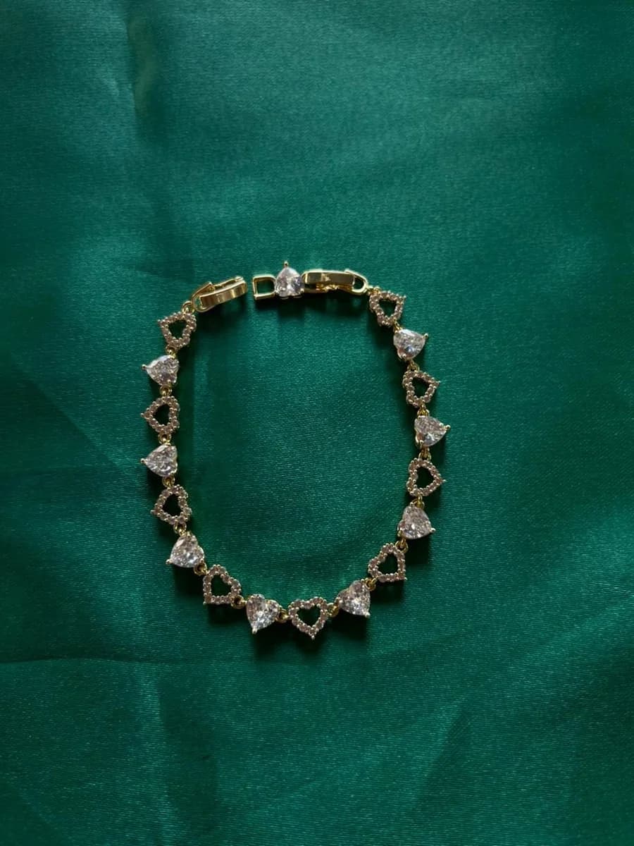 Pulsera Corazones Traslúcidos y Brillantes en Chapa de Oro 18k — vista 3