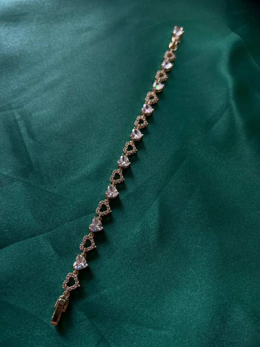 Pulsera Corazones Traslúcidos y Brillantes en Chapa de Oro 18k — vista 4