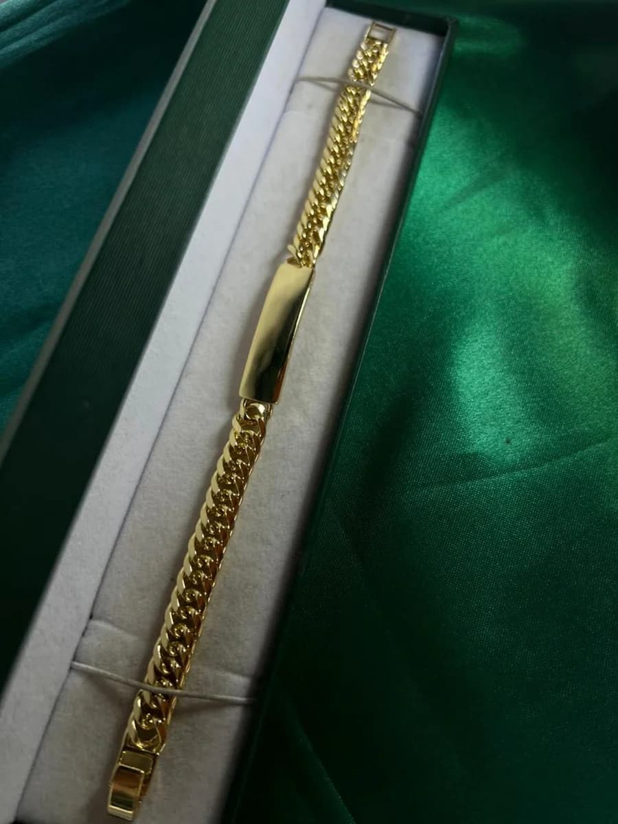 Pulsera Tipo Cubana con Placa en Chapa de Oro 18k