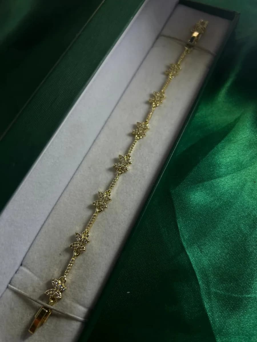 Pulsera Cadena de Mariposas en Chapa de Oro 18k
