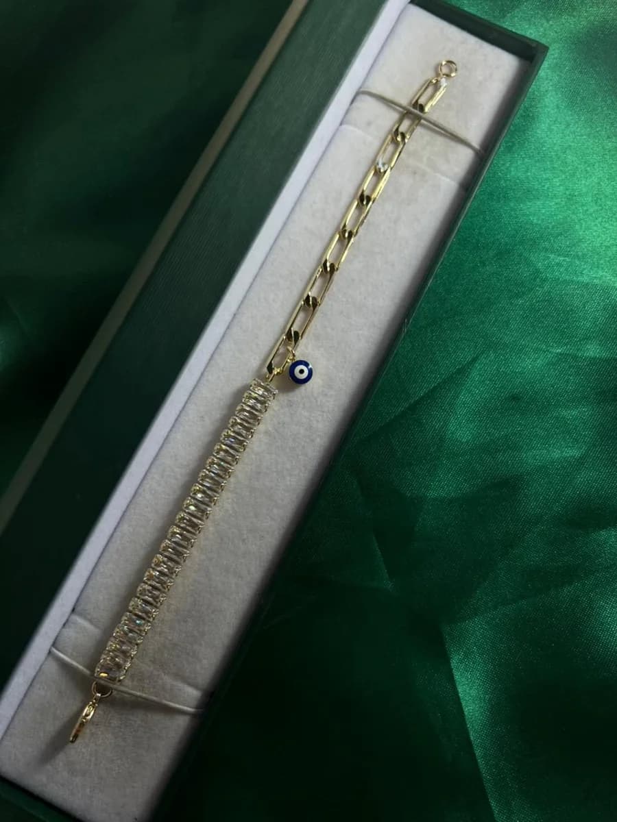 Pulsera Mitad Circonias y Eslabones con Dije Ojo Turco Chapa de Oro 18k