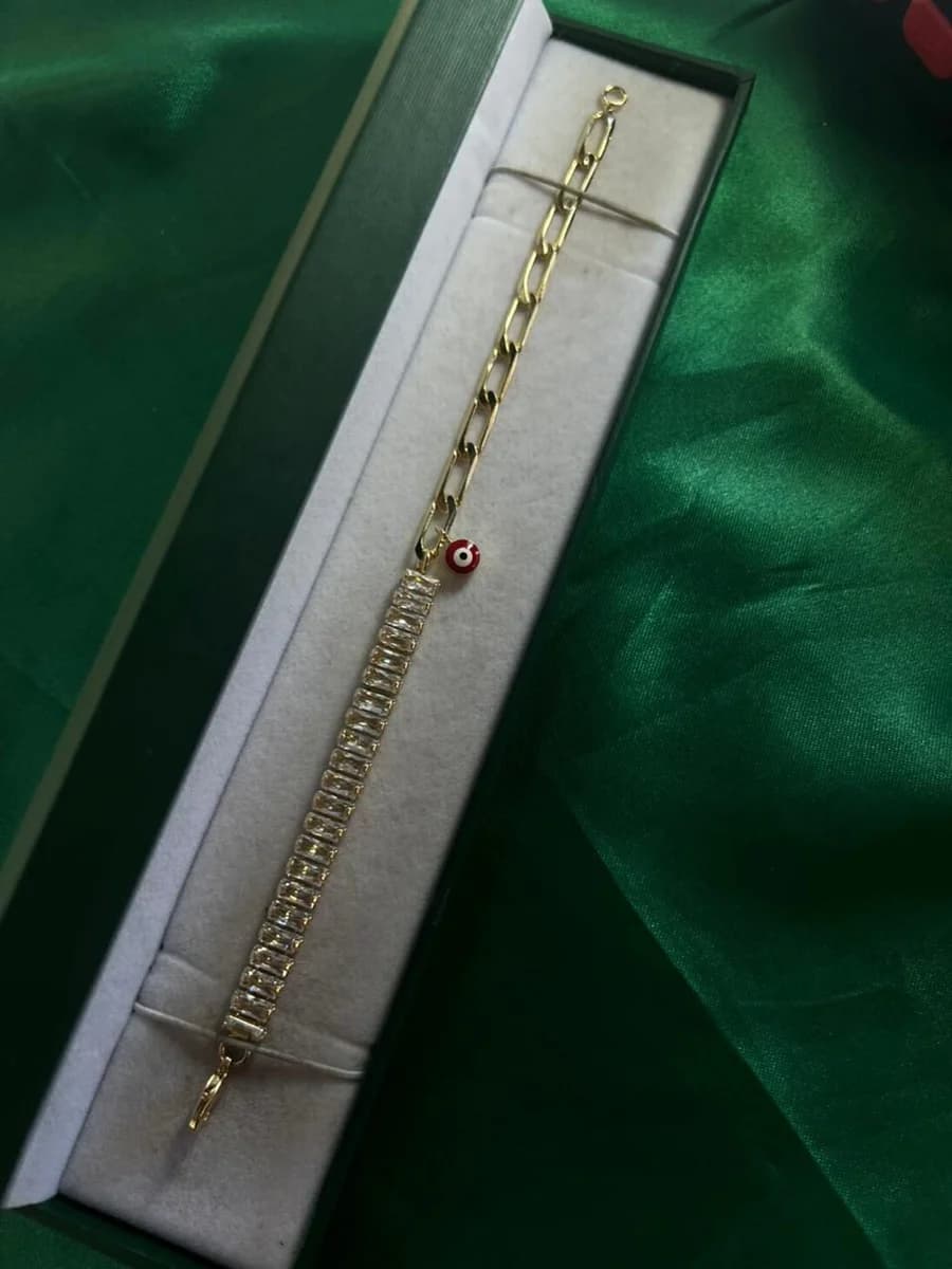 Pulsera Mitad Circonias y Eslabones con Dije Ojo Turco Chapa de Oro 18k