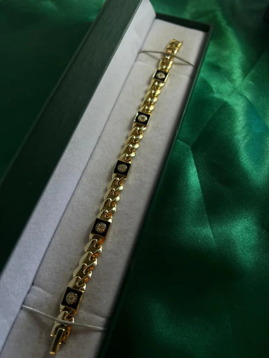 Pulsera Eslabones Cuadrados Negros con Chapa de Oro 18k