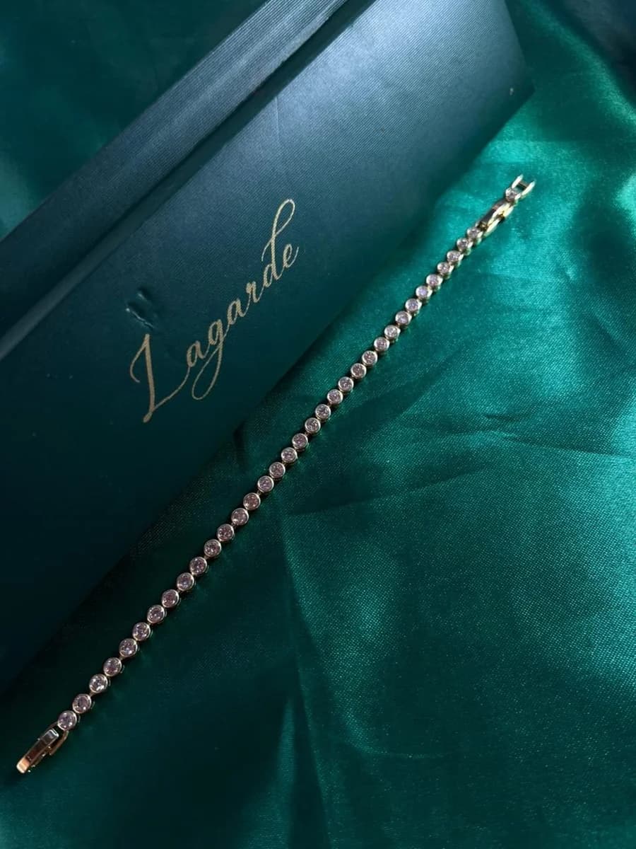 Pulsera Delgada con Circonias Redondas con Bisel en Chapa de Oro 18k — vista 2