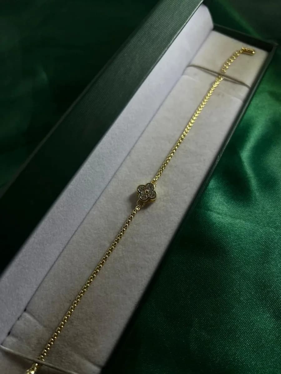 Pulsera Delicada de Trébol con Circonias en Chapa de Oro 18k