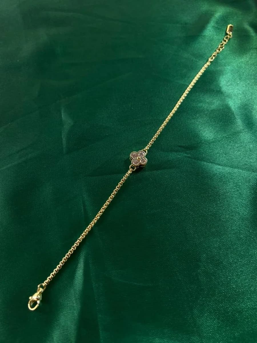 Pulsera Delicada de Trébol con Circonias en Chapa de Oro 18k — vista 2