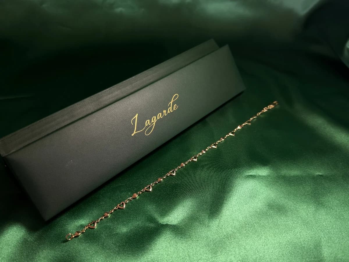 Pulsera Delicada de Corazones en Chapa de Oro 18k — vista 4