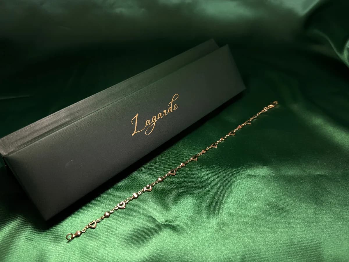 Pulsera Delicada de Corazones en Chapa de Oro 18k — vista 5