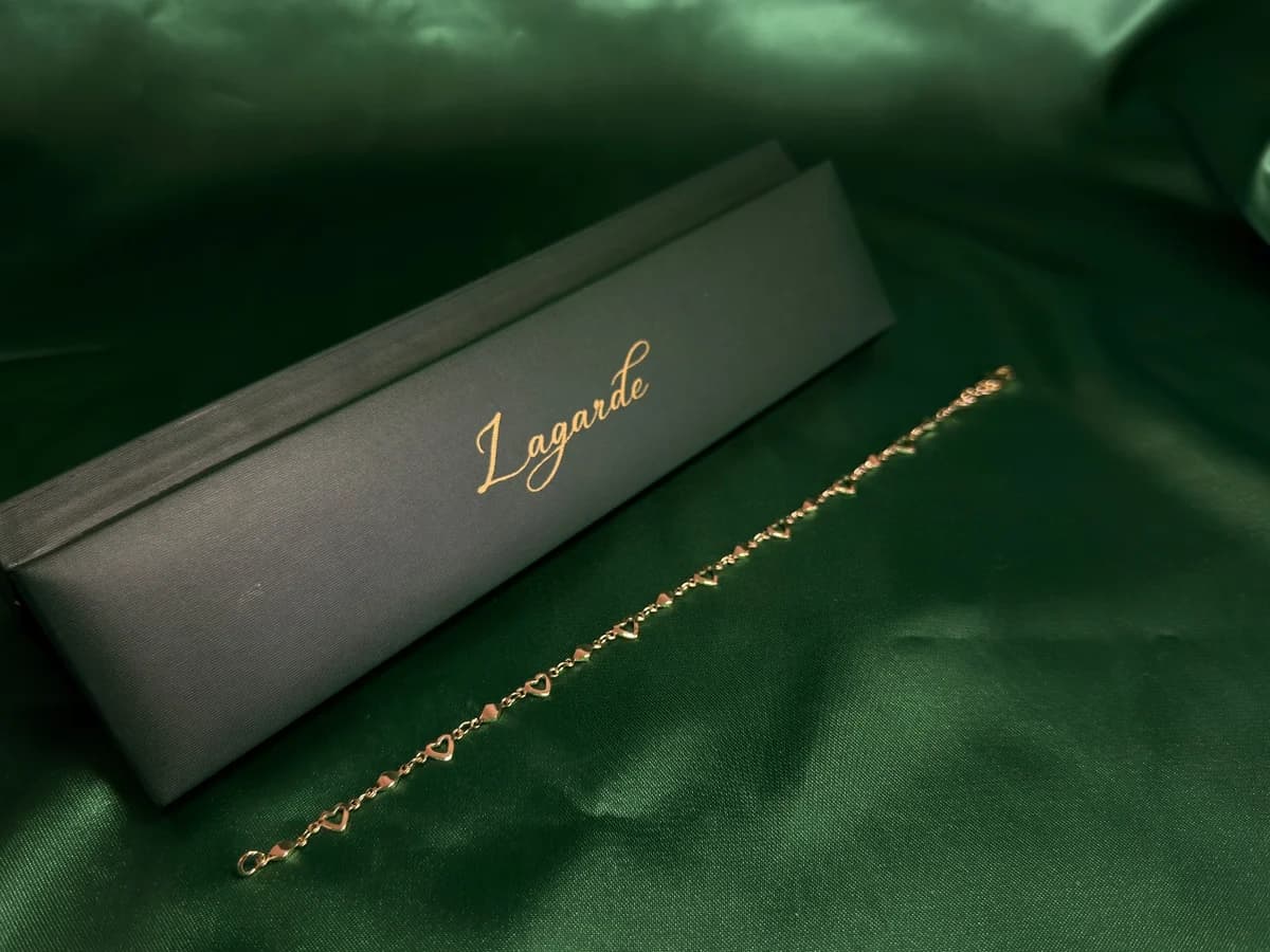 Pulsera Delicada de Corazones en Chapa de Oro 18k — vista 6