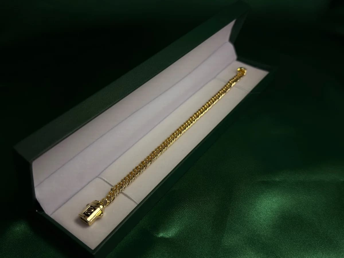 Pulsera Eslabón Fino con Broche de Seguridad en Chapa de Oro 18k — vista 4