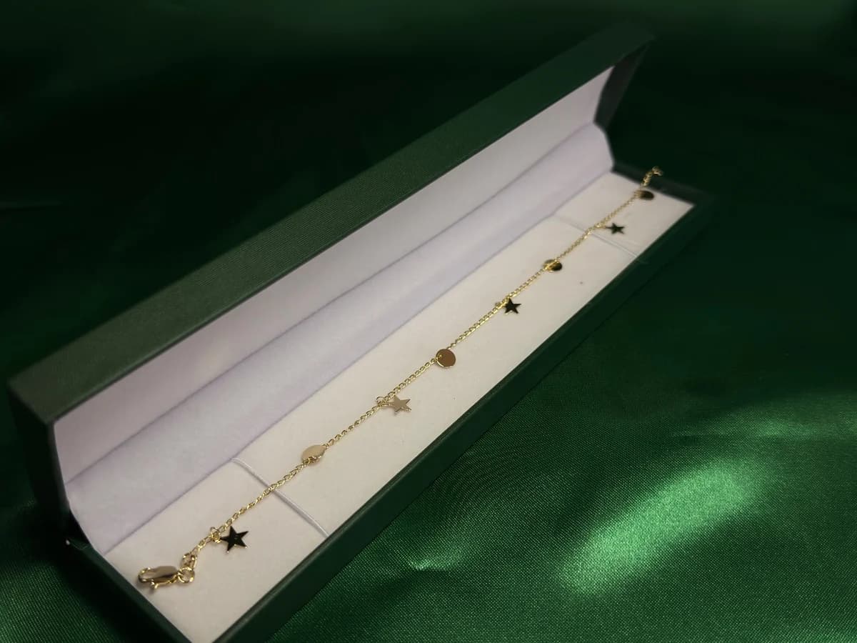 Pulsera Delicada Estrellas Colgantes en Chapa de Oro 18k