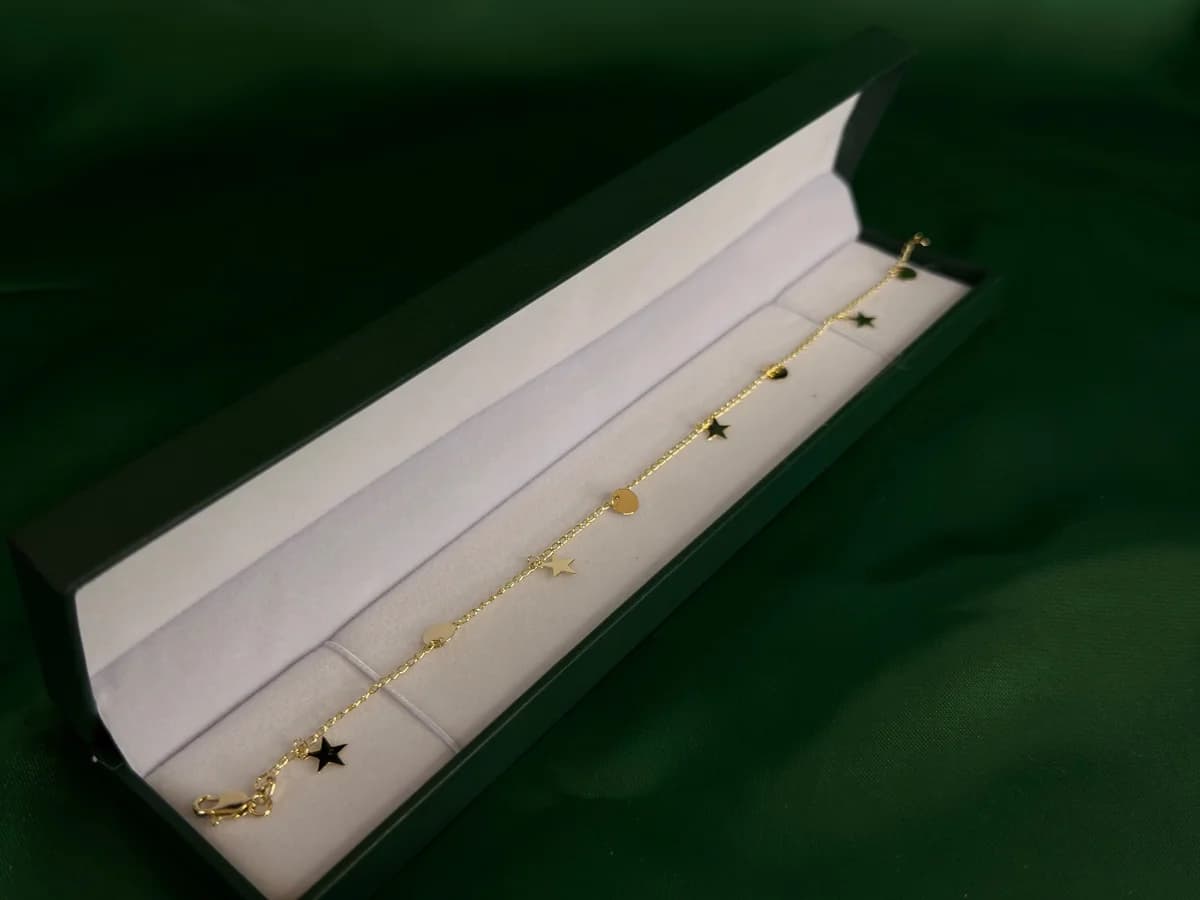 Pulsera Delicada Estrellas Colgantes en Chapa de Oro 18k — vista 3