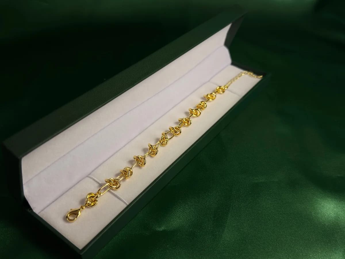 Pulsera Eslabones con Nudos de Amor en Chapa de Oro 18k — vista 3