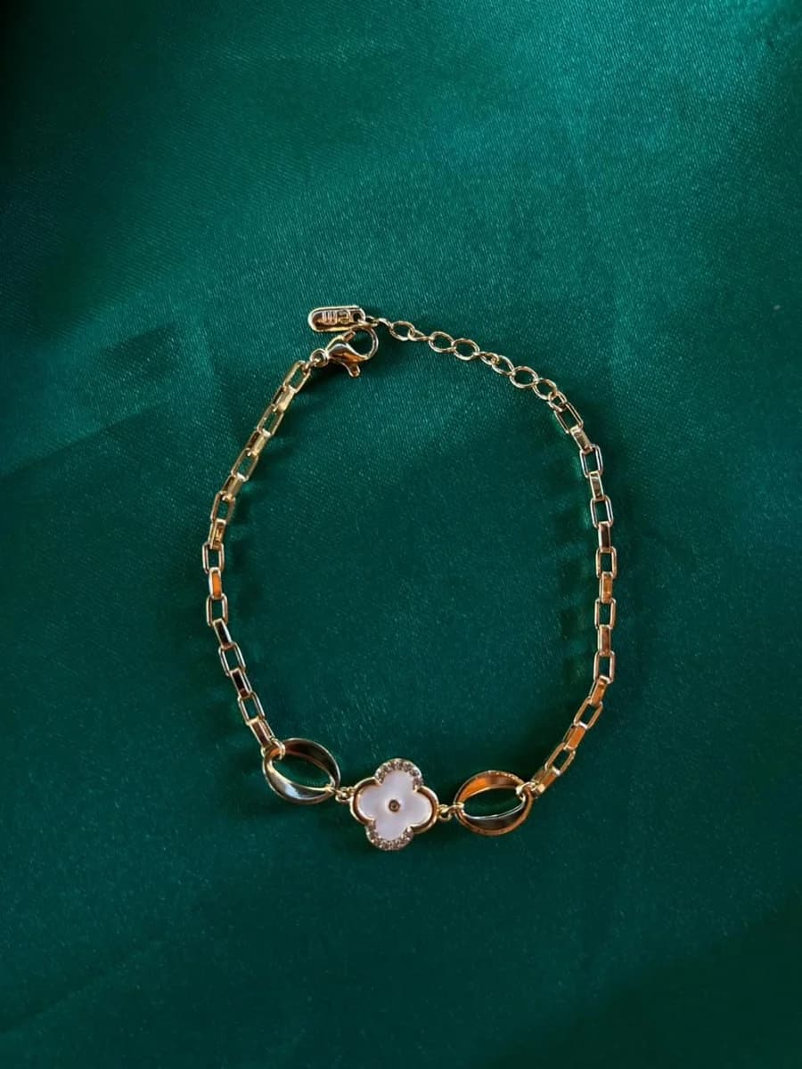 Pulsera Trébol Central con Eslabones Geométricos Chapa de Oro 18k — vista 4