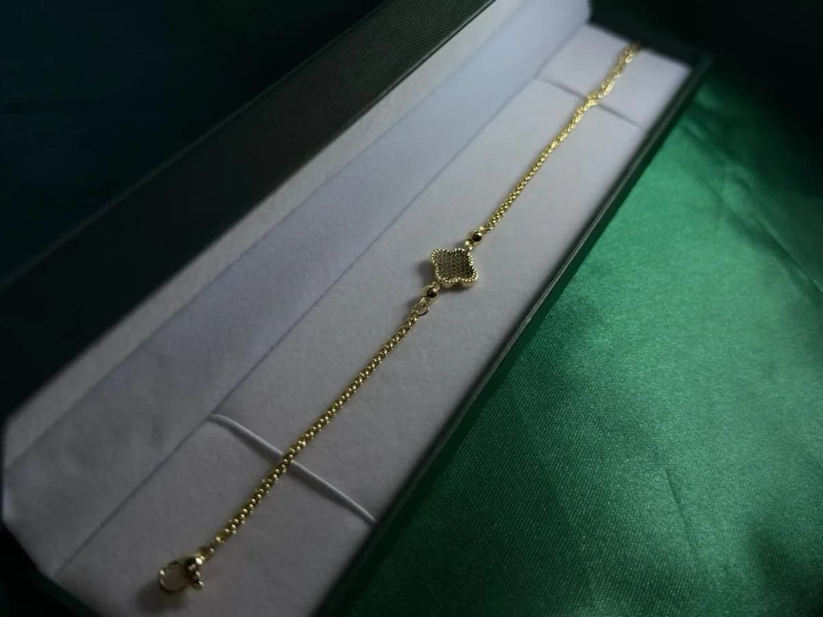 Pulsera Trébol Detallado en Chapa de Oro 18k