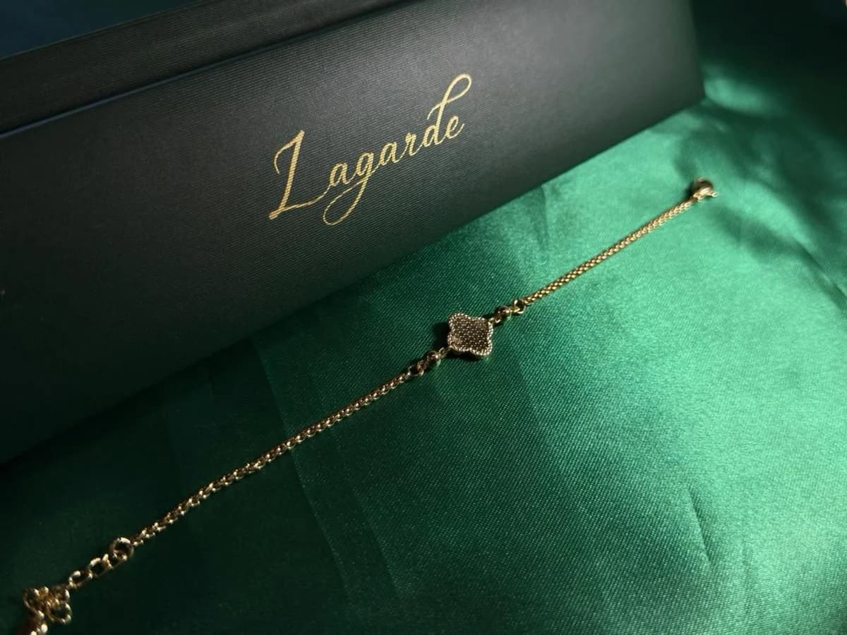Pulsera Trébol Detallado en Chapa de Oro 18k — vista 6