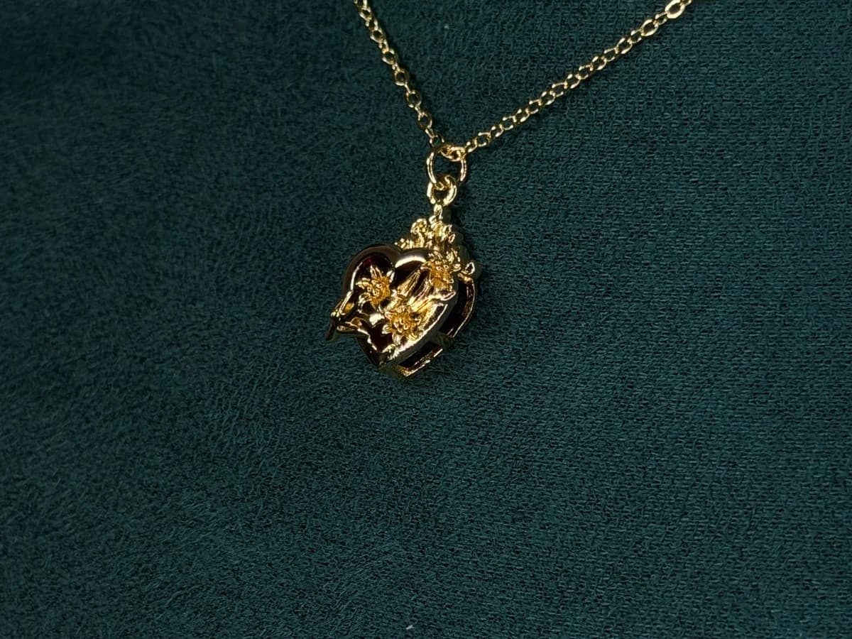 Collar Corazón con Flores en Chapa de Oro 18k — vista 3